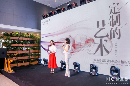 溫雅雙語主持時裝周活動 與江疏影同臺氣質滿分 2