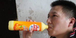 男子染怪病愛喝洗潔精 真相竟是這樣驚呆了