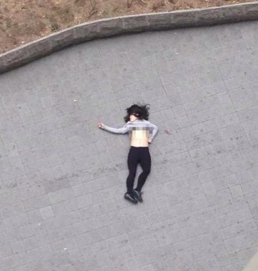 soho現代城一妙齡女跳樓輕身 尸體都摔爛了 1