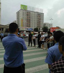 廣東數十馬仔襲警 場面驚心動魄堪比黑幫大片