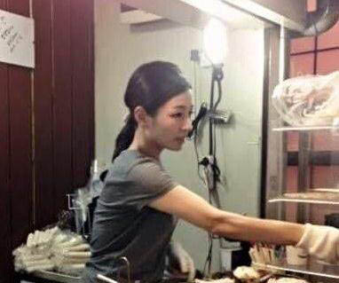 成都最美極品“魷魚西施” 靠臉吃飯成了加盟店 2