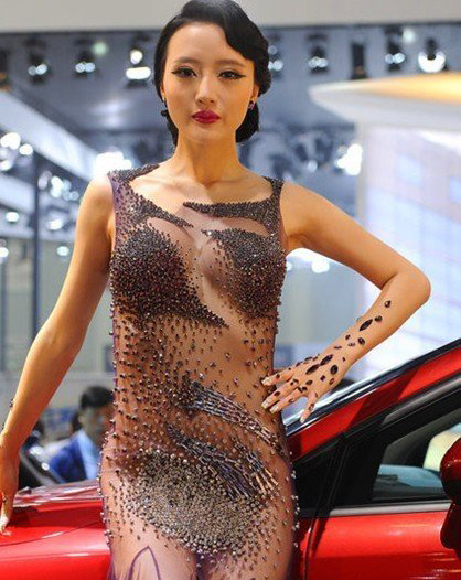 吳雨嬋車展噴血圖片與生活照 2
