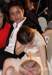 李小璐吐血驚呆眾人 李小璐身體抱恙發(fā)布會(huì)當(dāng)場(chǎng)吐血