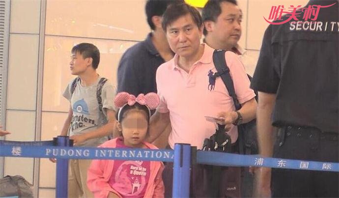 韓雪出行警惕超高 一家同框似祖孫三代老公驚人身份曝光 2