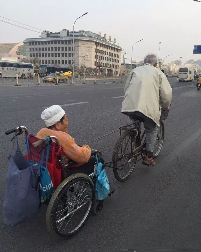 奶奶讓數億人淚崩 曾感動無數人的牽手老奶奶走了…… 6