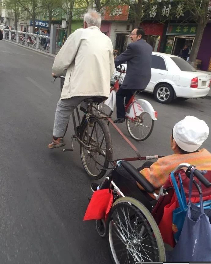 奶奶讓數億人淚崩 曾感動無數人的牽手老奶奶走了…… 7