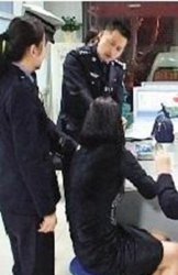 90后女醉駕打警察 已被刑事拘留