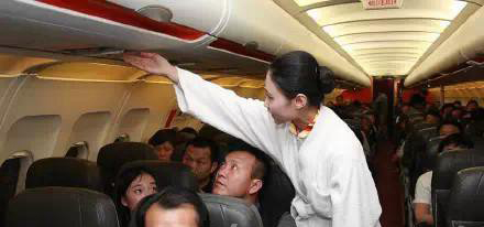 血脈噴張的睡衣空姐服務 令人直呼哪里睡得著 4