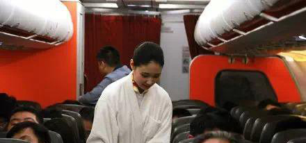 血脈噴張的睡衣空姐服務 令人直呼哪里睡得著 5