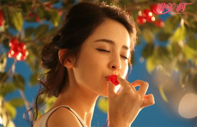 古力娜扎下部好鼓 疑不穿胸罩拍戲胸前兩點(diǎn)凸起畫面勁爆 2
