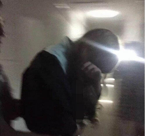 變態!男生戴假發夜闖女生宿舍 學士服內只有內褲 8