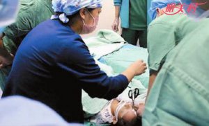 2歲女童眉骨戳進剪刀 兇險經過曝光女童疼痛到已麻木