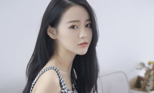 張依依黑歷史有哪些 被打事件始末回顧長腿美女爭議不斷