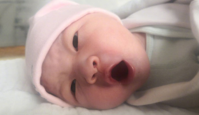 曹云金曬照宣布升級(jí)當(dāng)爸 喜得千金女兒正面照及小名曝光 1