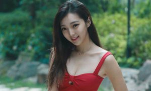 強東玥不雅照怎么回事 穿衣大膽秀性感后與尤長靖傳緋聞