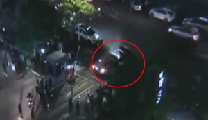 女司機堵收費口男子撞出路 男子5次怒撞豪車原因曝光