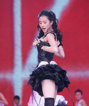 劉亦菲絲襪勾魂性感 美腿惹男生“垂涎” 9