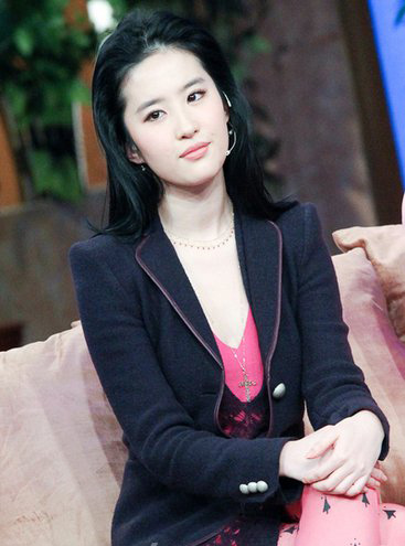 劉亦菲絲襪勾魂性感 美腿惹男生“垂涎” 20