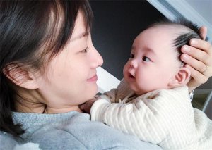 章齡之曝二胎兒子 濃眉大眼破可愛辣媽產后復原宛如少女