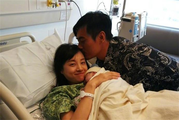章齡之曝二胎兒子 濃眉大眼破可愛辣媽產(chǎn)后復(fù)原宛如少女 4