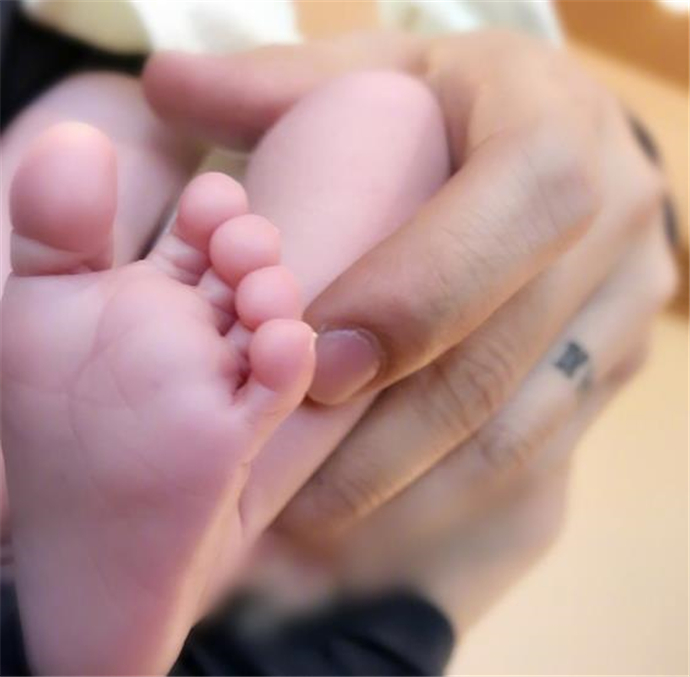 快女黃英二胎順利產女 孕后上圍激凸身材更飽滿 2