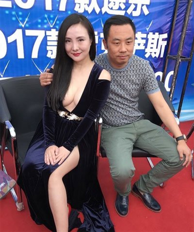 干露露出席活動大秀傲人身材 如今近照身材走樣八字奶太扎眼+腹部 4