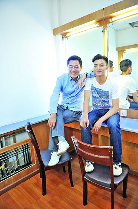 電影演員陳寶國個人資料簡歷 陳寶國一家三口遭遇車禍 5