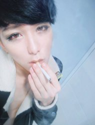 網絡紅人帥哥徐浩鑫資料簡歷 徐浩鑫最新抽煙圖片(3)