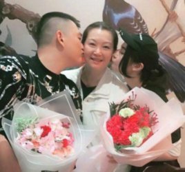 趙本山第二任妻子馬麗娟難得露臉 卻被網紅臉女兒趙一涵的“整容