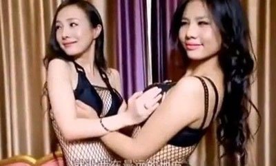干露露與干毛毛漏半球內(nèi)衣大膽寫真 一家人靠露肉博眼球 3