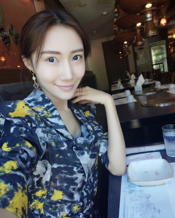 何亞萌男友個人資料照片 何亞萌整容前后照片 5