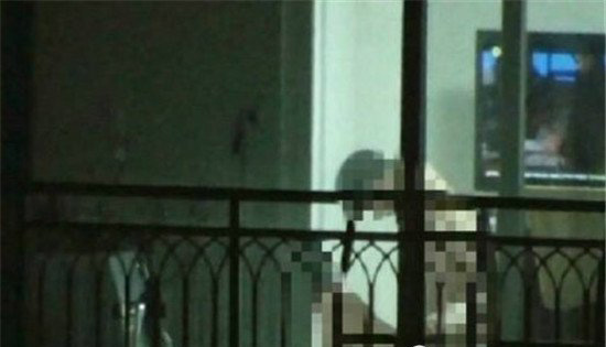  網曝PGone李小璐啪啪啪 忘拉窗簾視頻外泄 4