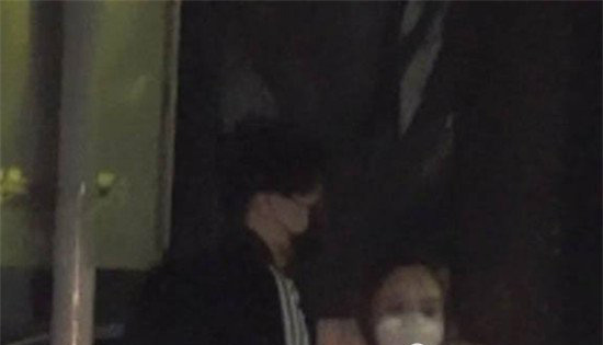  網曝PGone李小璐啪啪啪 忘拉窗簾視頻外泄 2