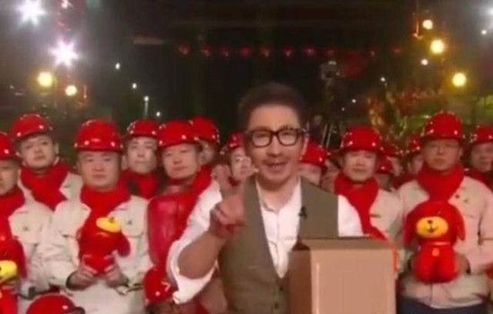 劉謙2019央視春晚魔術魔壺揭秘 酒飲料是怎么變出來的 1