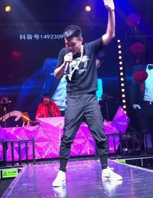  抖音劉曉超在哪個酒吧 抖音劉曉超舞女淚走紅 3