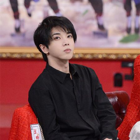 華晨宇2019新發(fā)型 顯得非常個(gè)性時(shí)尚 10