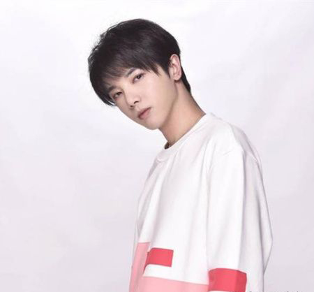 華晨宇2019新發(fā)型 顯得非常個(gè)性時(shí)尚 11