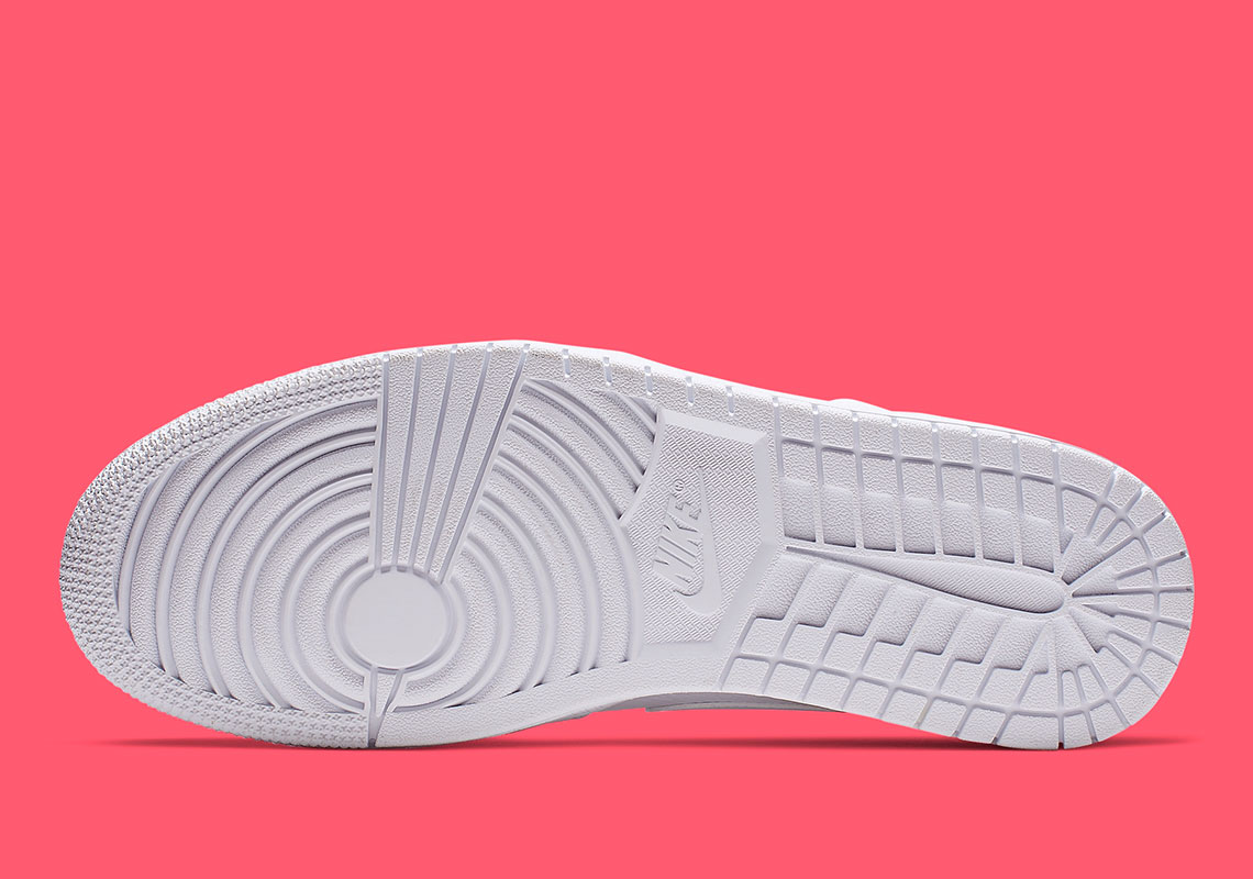 Air Jordan 1 Low “Triple White”最新的小白鞋 4