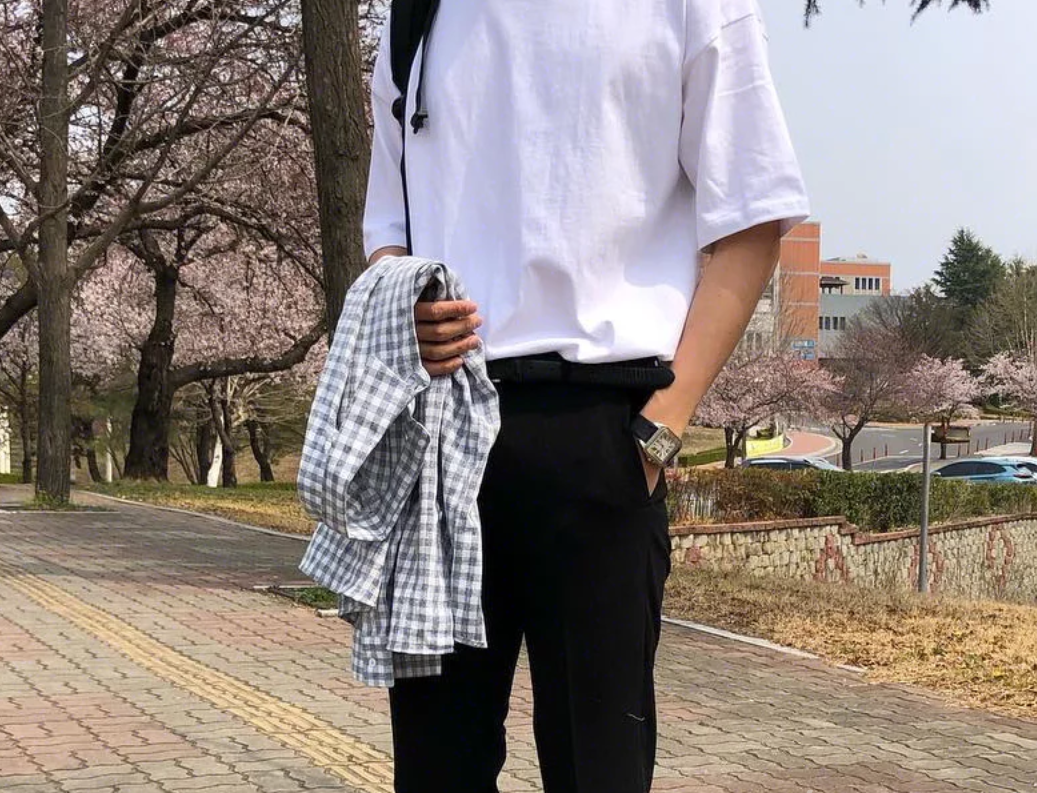 男生夏季白色T搭配更加的時(shí)尚帥氣 1