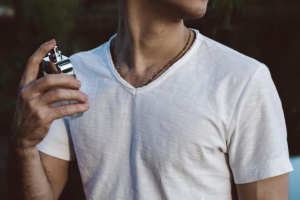 學(xué)會(huì)男士香水的使用方法 香水怎么噴更好