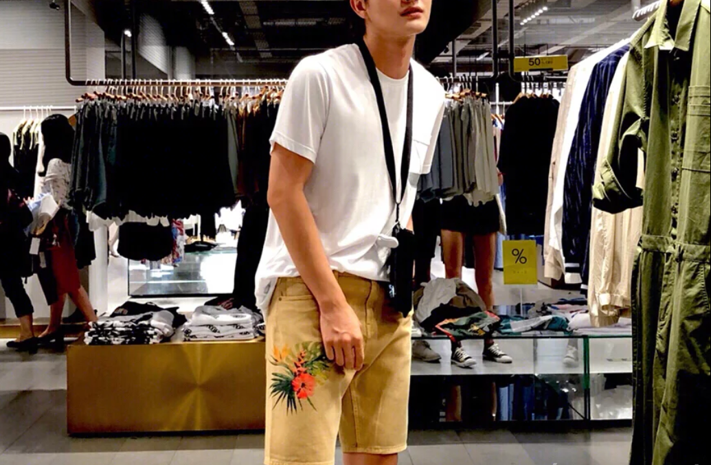 夏季男生T恤怎么穿搭好看 2