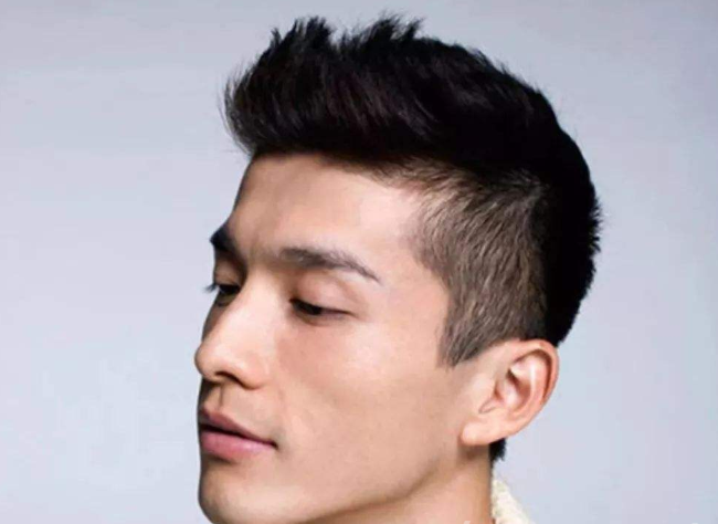男生三七分發型怎么弄 2019男生流行發型 1