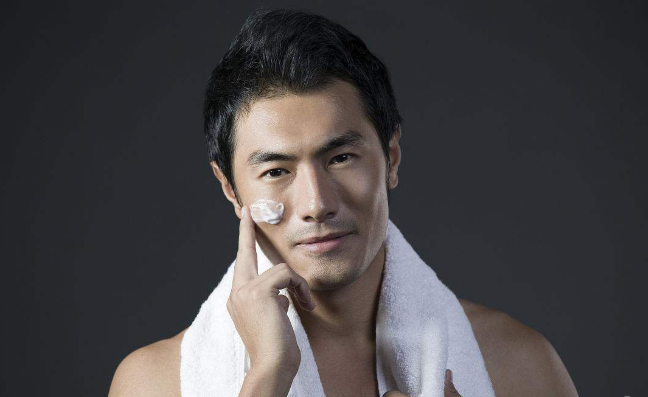 夏季男生怎么護膚 做好清潔是護膚一步 2