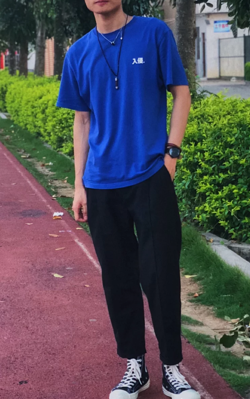 夏季街拍個性潮男出街的搭配 4