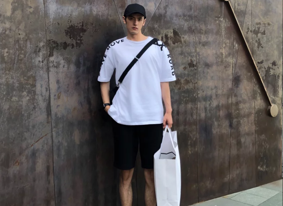 夏季街拍個性潮男出街的搭配 1