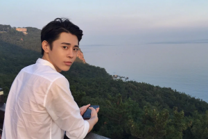 夏季男士白襯衫搭配給你無窮魅力