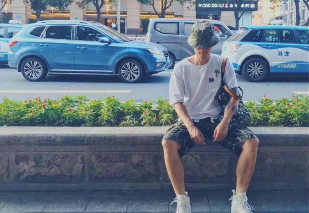 夏天個性男生服裝搭配街拍 擁有自己的風格 3