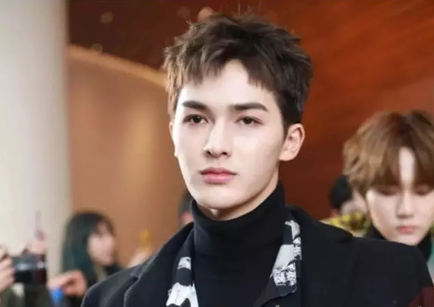 男生狗啃式發型設計 男明星夏季最愛款 3