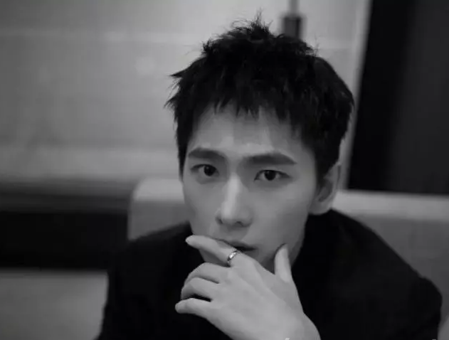 男生狗啃式發型設計 男明星夏季最愛款 2