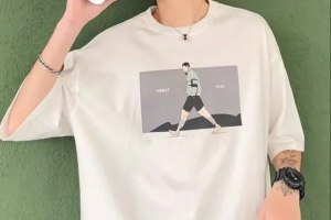 夏季00后男生流行的T恤搭配